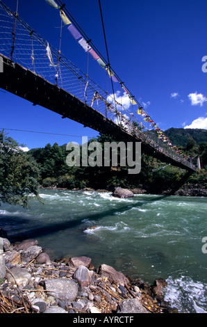 Un pont tibétain sur le Tchou Chamkhar, Bhoutan Banque D'Images