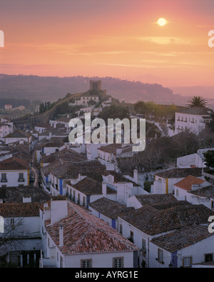 Portugal, Costa da Prata, Obidos, ville médiévale fortifiée au crépuscule Banque D'Images