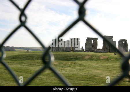 Derrière la clôture de Stonehenge Banque D'Images