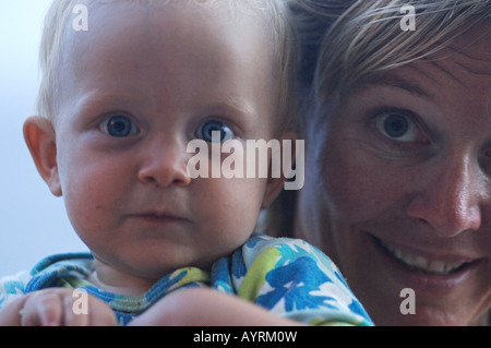 Mère et son fils de 9 mois, Banque D'Images