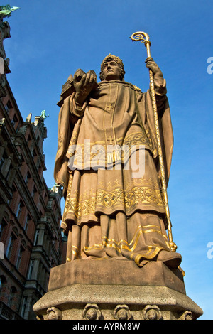Statue de saint Ansgar sur le Trostbruecke Bridge, Hambourg, Allemagne, Europe Banque D'Images