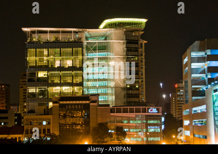 Vue sur la ville de la Public Library de nuit au centre-ville de Singapour Banque D'Images