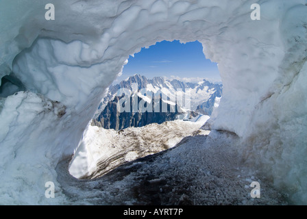 CPA 74 Chamonix - Grotte Du Glacier Des Bossons Et Aiguille Du Midi (début 1900)