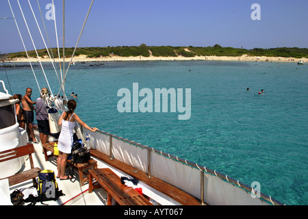 Les bateaux qui transporte les touristes à l'île de Gioura Alonisos Mer Egée Sporades Gioura était un volcan Island à l'antiquité Banque D'Images