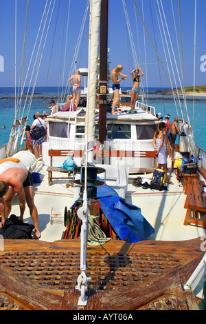 Les bateaux qui transporte les touristes à l'île de Gioura Alonisos Mer Egée Sporades Banque D'Images