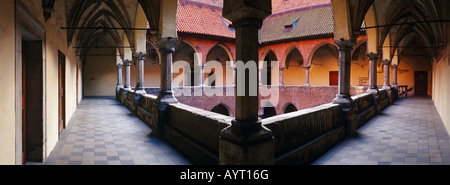 L'ancien château, avec ses deux étages et ambulatoires (Arcade) 15e - 18e siècle, des fresques au plafond. Banque D'Images