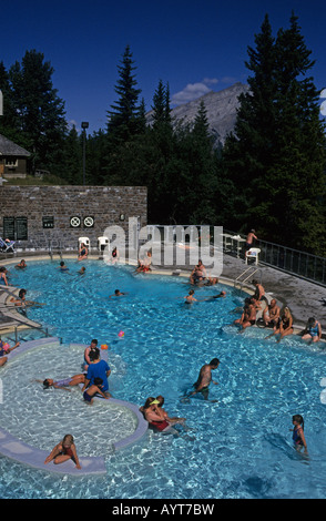 Piscine Upper Hot Springs de Banff Alberta Rockies Canada Banque D'Images