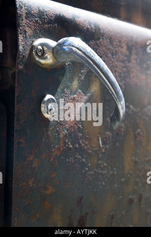 Poignée de porte sur un vieux camion Dodge Fargo Banque D'Images