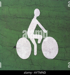 Symbole peint sur voie cyclable. Alsace, France. Banque D'Images