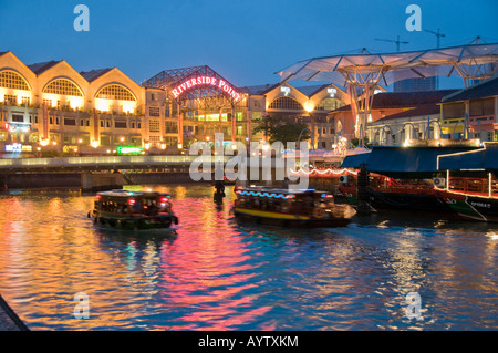 Shopping Mall, magasins et restaurants en front de mer à Clarke Quay Singapore Banque D'Images