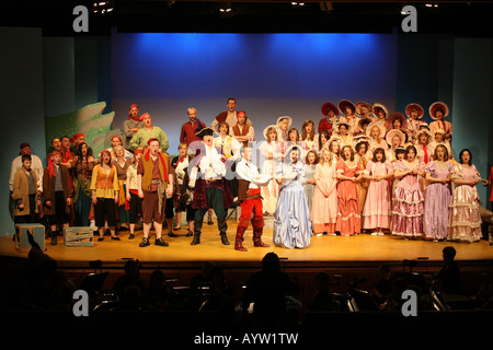 Performance de l'Pirates of Penzance par l'Haddo Choral and Operatic Society à Haddo House, Aberdeenshire, Scotland, UK Banque D'Images