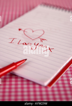 Je t'aime coeur scribble sur pad avec stylet Banque D'Images