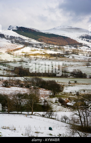 Une vue d'hiver retour de Tor et perdre colline au-dessus de Castleton dans le Peak District Banque D'Images