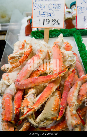 Le crabe royal d'Alaska on ice au marché de Pike Place du centre-ville de Seattle Washington Banque D'Images