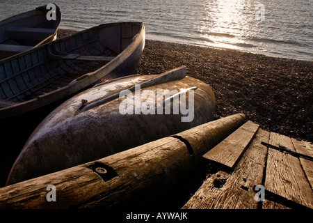 Les canots sur la plage, Totland Bay Île de Wight Banque D'Images