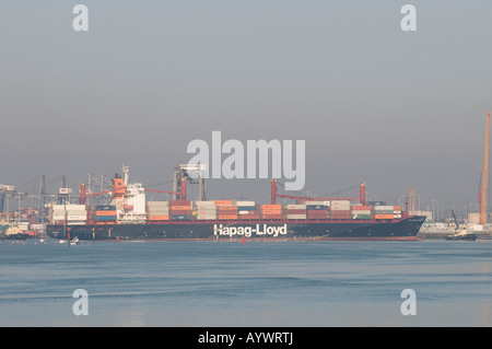 Container Ship St Louis Express arrivent sur place Banque D'Images