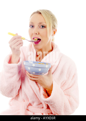Young Woman Eating Cereal Parution Modèle Banque D'Images