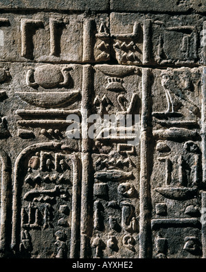 Horustempel Ausgrabungsstaette Ausgrabungen,,,,, Hieroglyphen Wandrelief Edfou, Oberaegypten Banque D'Images