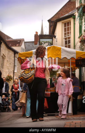 Le MARCHÉ DES FERMIERS PRÈS DE THE SWAN INN DE STROUD GLOUCESTERSHIRE UK Banque D'Images