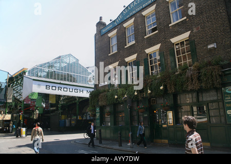 Borough Market à Londres Angleterre Royaume-uni montrant le marché pub Porter Banque D'Images