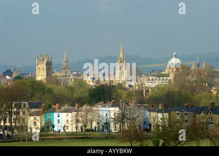 Le Dreaming Spires d'Oxford vu de parcs du Sud Banque D'Images