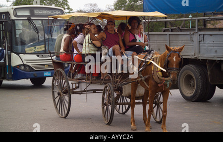 Les transports hippomobiles Santiago de Cuba Cuba Caraïbes Banque D'Images