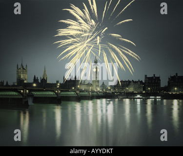 GB - LONDON : feu d'artifice au-dessus de Westminster Banque D'Images