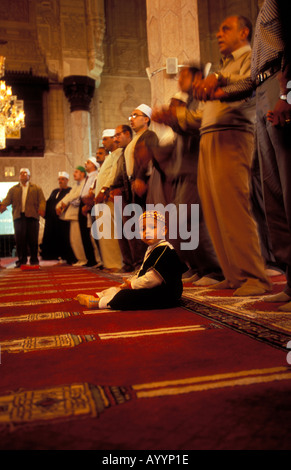 La prière du vendredi à l'intérieur de la mosquée Abou Abbas Al Mursi Alexandria Egypte Banque D'Images