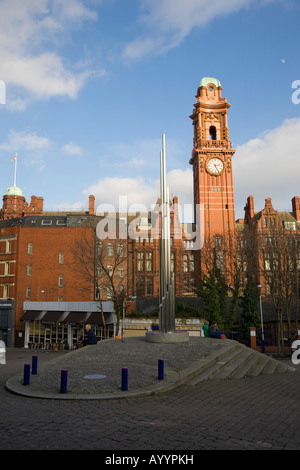 Palace Hotel tower vu de l'extérieur de la gare d'Oxford Road. Manchester, Greater Manchester, Royaume-Uni. Banque D'Images