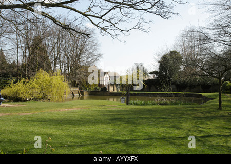 Toddington étang du village dans le Bedfordshire Banque D'Images