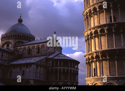 Tour de Pise et Duomo à la fin de soir lumière Pise Toscane Italie Banque D'Images