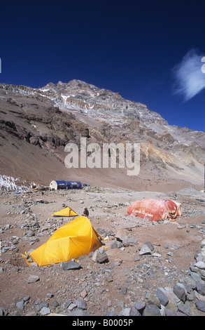 Camp de base Plaza de Mulas, Mt. La face ouest de l'Aconcagua en Argentine, l'arrière-plan Banque D'Images