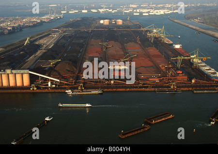 Port de Rotterdam Maasvlakte EMO Vue aérienne du terminal de vrac sec le charbon et le minerai de fer Banque D'Images