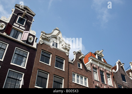 Tops de dutch maisons le long de Singel dans l'est du canal ring Amsterdam Pays-Bas Hollande du Nord Europe Banque D'Images