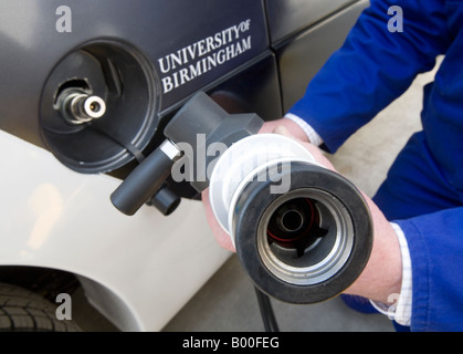 La pompe de distribution de carburant d'hydrogène à l'Université de Birmingham, Angleterre, RU. Banque D'Images