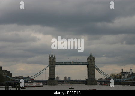 UK, Grand, Grande-Bretagne, Angleterre, Grande-Bretagne, Londres, Thames, Tour, pont, nuit, sombre, noir, voyage, visite, tourisme, visite, célèbre, l Banque D'Images