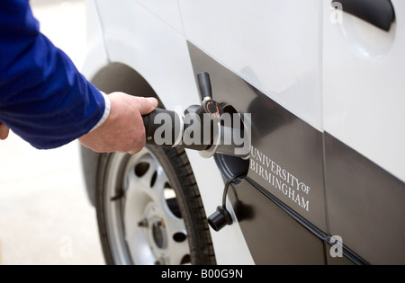 La pompe de distribution de carburant d'hydrogène à l'Université de Birmingham, Angleterre, RU. Banque D'Images