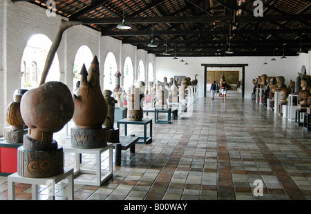 Sculptures en céramique de l'artiste brésilien Francisco Brennand à l'Oficina Brennand à Recife. Banque D'Images