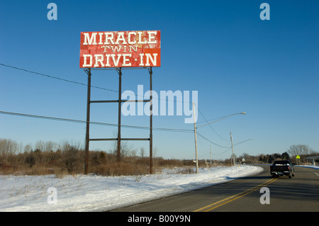 Signer pour le Miracle Twin Drive-in en Burton Michigan USA Banque D'Images