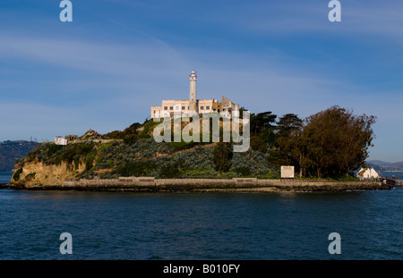 Célèbre attraction de Alcatraz Prison sur l'île de la baie de San Francisco en Californie de l'approche de l'eau baie de prison Banque D'Images