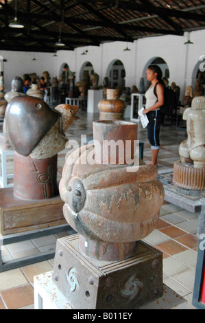 Sculptures en céramique de l'artiste brésilien Francisco Brennand à l'Oficina Brennand à Recife. Banque D'Images