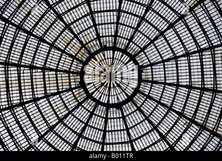 Détail du verre-et-fer toit de la Galleria Umberto I de Naples, Italie Banque D'Images