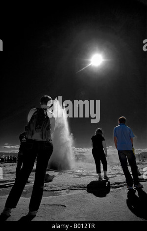 L'Islande. Geysir (parfois appelé le Grand Geyser), dans la vallée de Haukadalur, est le plus vieux geyser. Banque D'Images