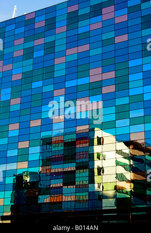 Immeuble de bureaux avec fenêtres en verre réfléchissant, Sloterdijk, Amsterdam, Pays-Bas Banque D'Images