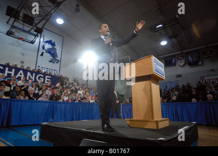 Barack Obama (D-mauvais) parle d'une réunion publique à Grand Valley High School à Malvern PA. Banque D'Images