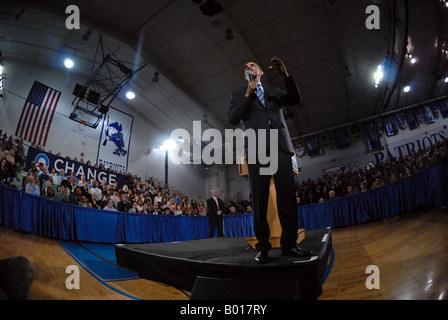 Barack Obama (D-mauvais) parle d'une réunion publique à Grand Valley High School à Malvern, Pennsylvanie Banque D'Images