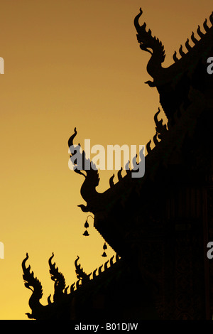 Le toit du temple de Chiang Mai Banque D'Images