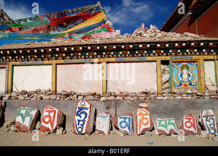 Promenade autour d'un temple bouddhiste en Chine Banque D'Images