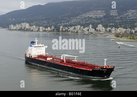 'Étranger' de Long Beach Petroleum de produits chimiques entrant dans la baie Burrard Inlet North Vancouver City B. Colombie-Britannique Canada Banque D'Images