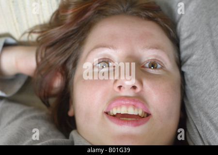 De gros plan le visage d'une femme. Banque D'Images